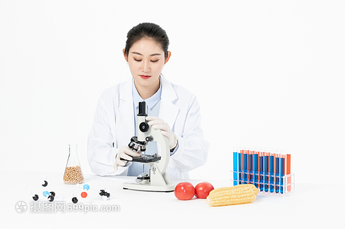 微观守护者 女生物学家与显微镜下的食品安全防线
